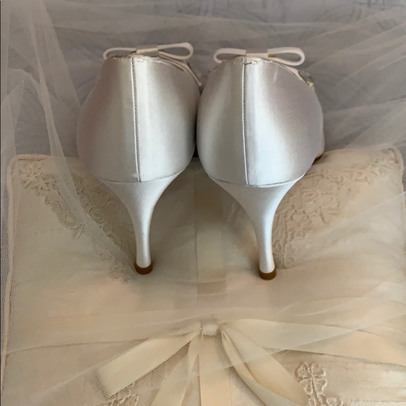 💍🥂 Stuart Weitzman Peep Toe Heels - Picture 4 of 8